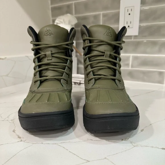 Nike Woodside 2. Duckboots. Youth Size 6. Color Green And Black.